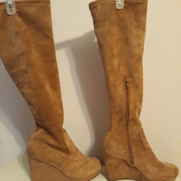Rouge Helium Shoes - Tan suede knee high boots